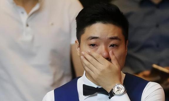 米兰百家乐-恒大在比赛中受伤退赛，丁俊晖主帅表示担忧