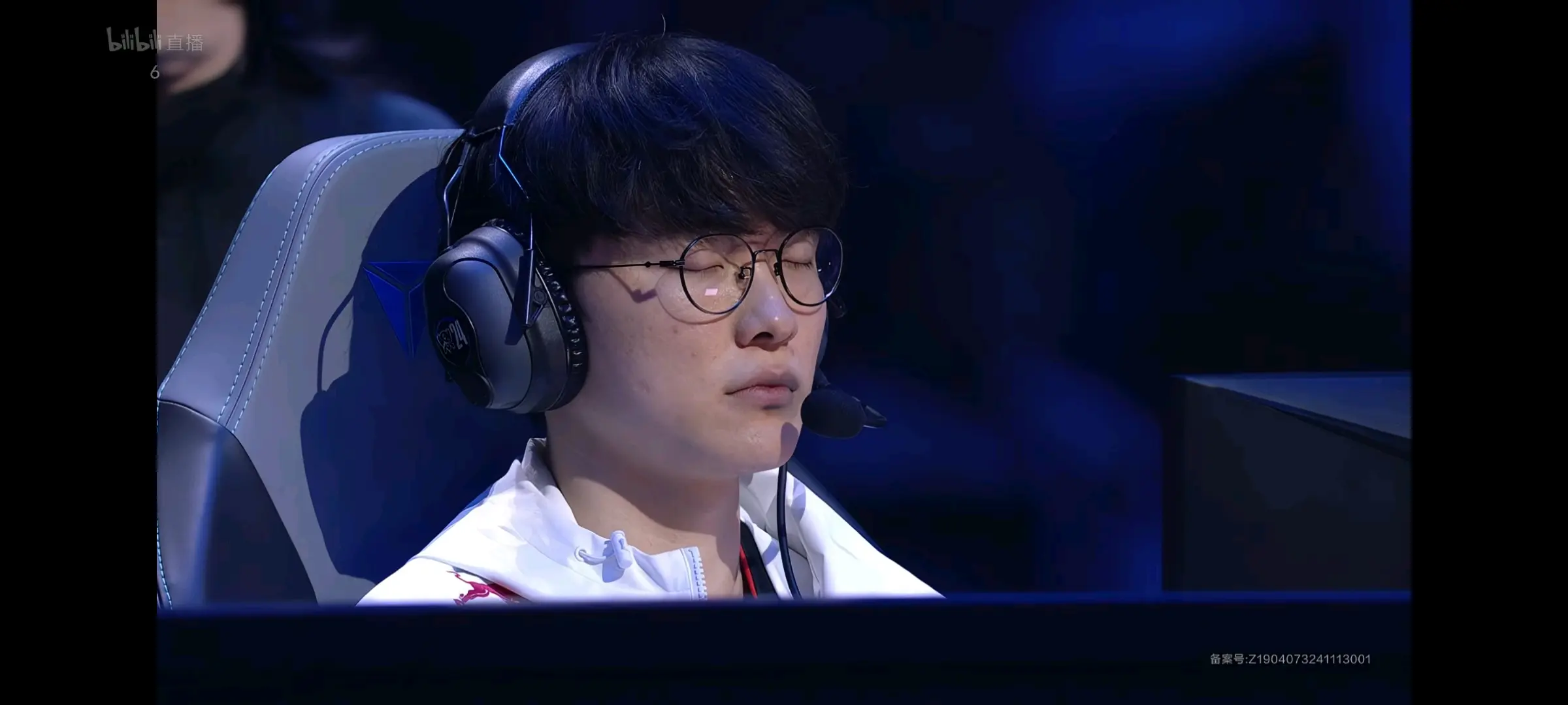 米兰真人-Faker迎来七赛季出色发挥，德国队观众热烈欢呼！